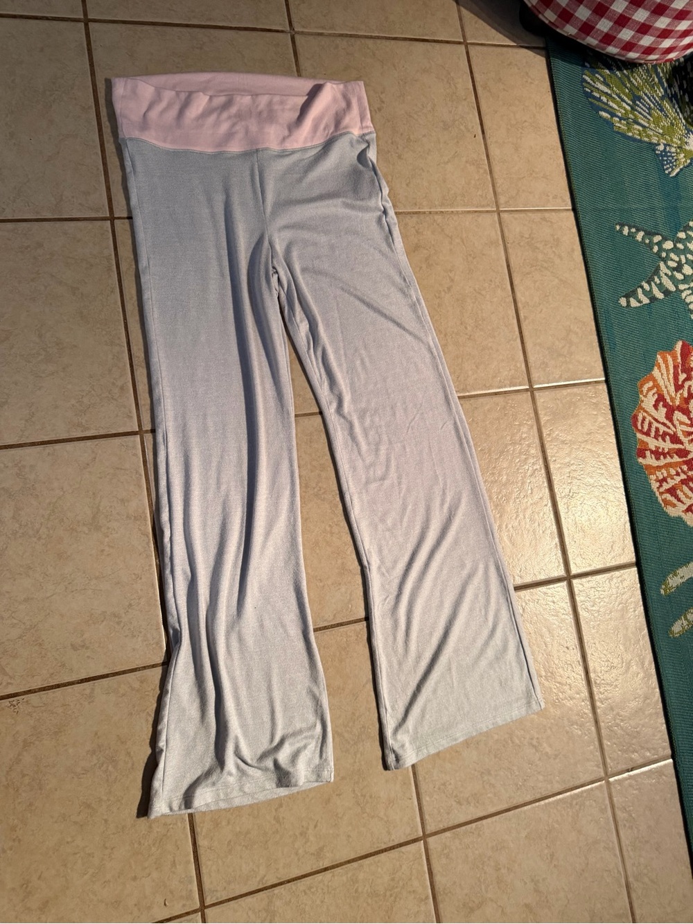 Gently Worn Hollister Knit Fold Over Waist
Flare Pants